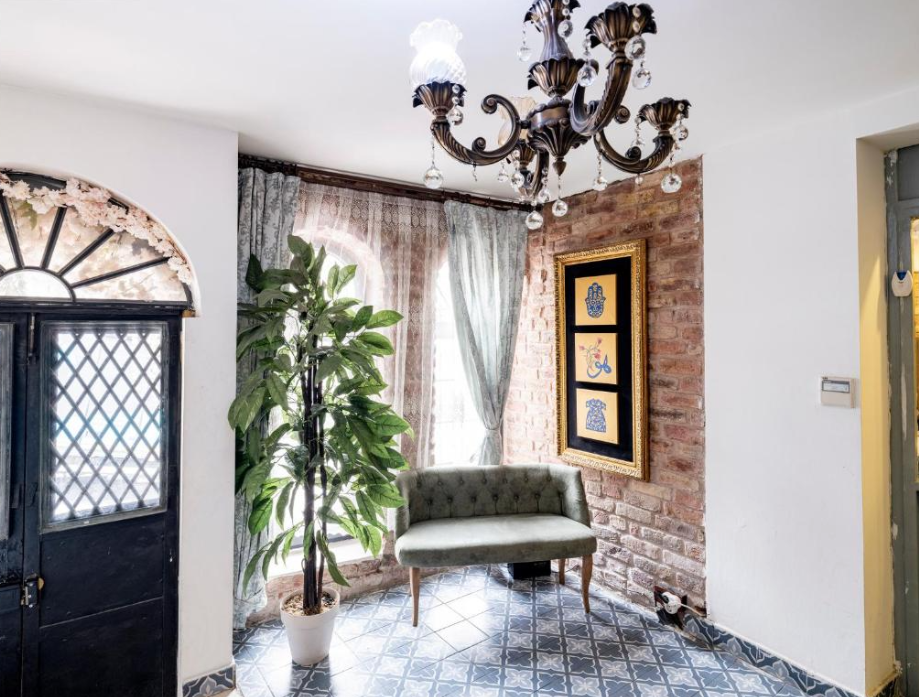 La Tente Rouge Suite